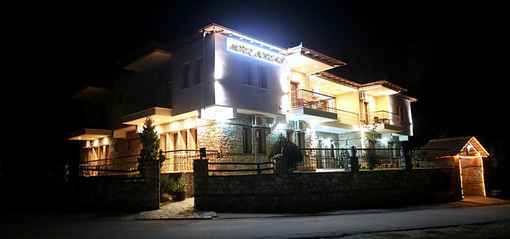Voreas Hotel กาโต ลูตรากี ภายนอก รูปภาพ